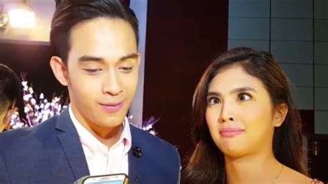 Sofia Andres makes face while Diego Loyzaga tells .